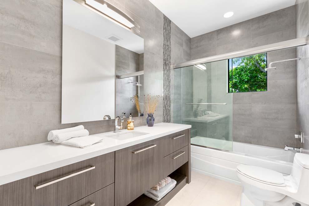 1540 Paslay Place Manalapan, FL 33462 - Photo 27 of 40 a bathroom with a sink and a bathtub