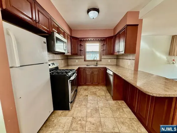 $2,500 | 46 Frances Street, Unit 1, Clifton, NJ 07014