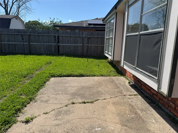 $1,800 | 8426 Avington Road, La Porte, TX 77571