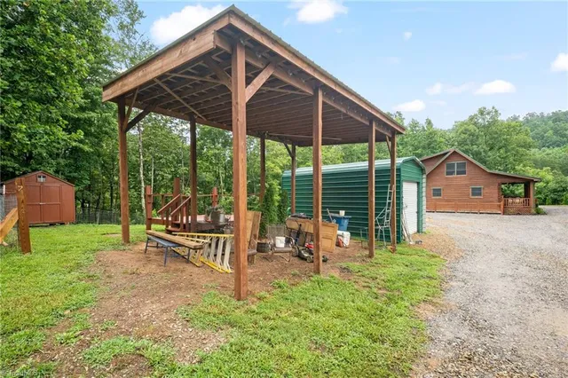 $595,000 | 5864 East Brocktown Road, Moravian Falls, NC 28654