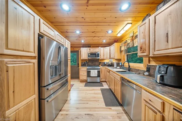 $595,000 | 5864 East Brocktown Road, Moravian Falls, NC 28654