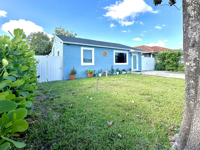 $590,000 | 946 McIntosh Street, West Palm Beach, FL 33405