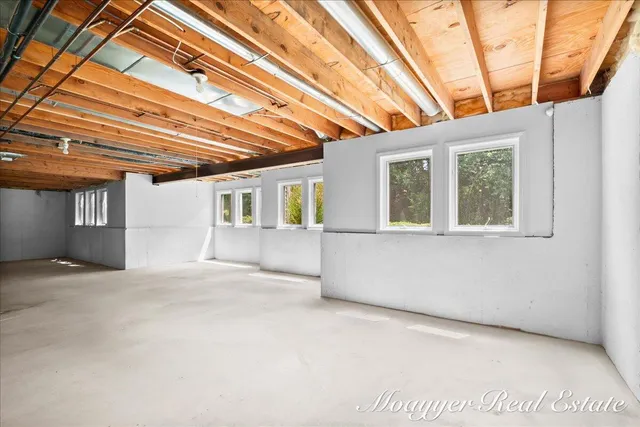 $575,000 | 1518 Crystal Valley Court Southeast, Caledonia, MI 49316