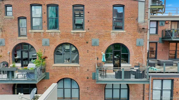 a picture of street with building view