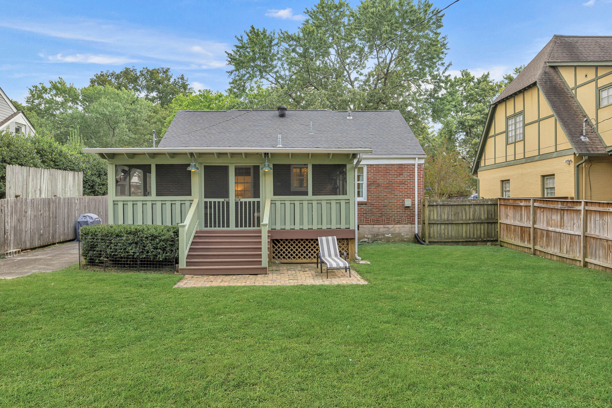 4208 Aberdeen Road Nashville, TN 37205 - Photo 36 of 37 front view of a house with a yard