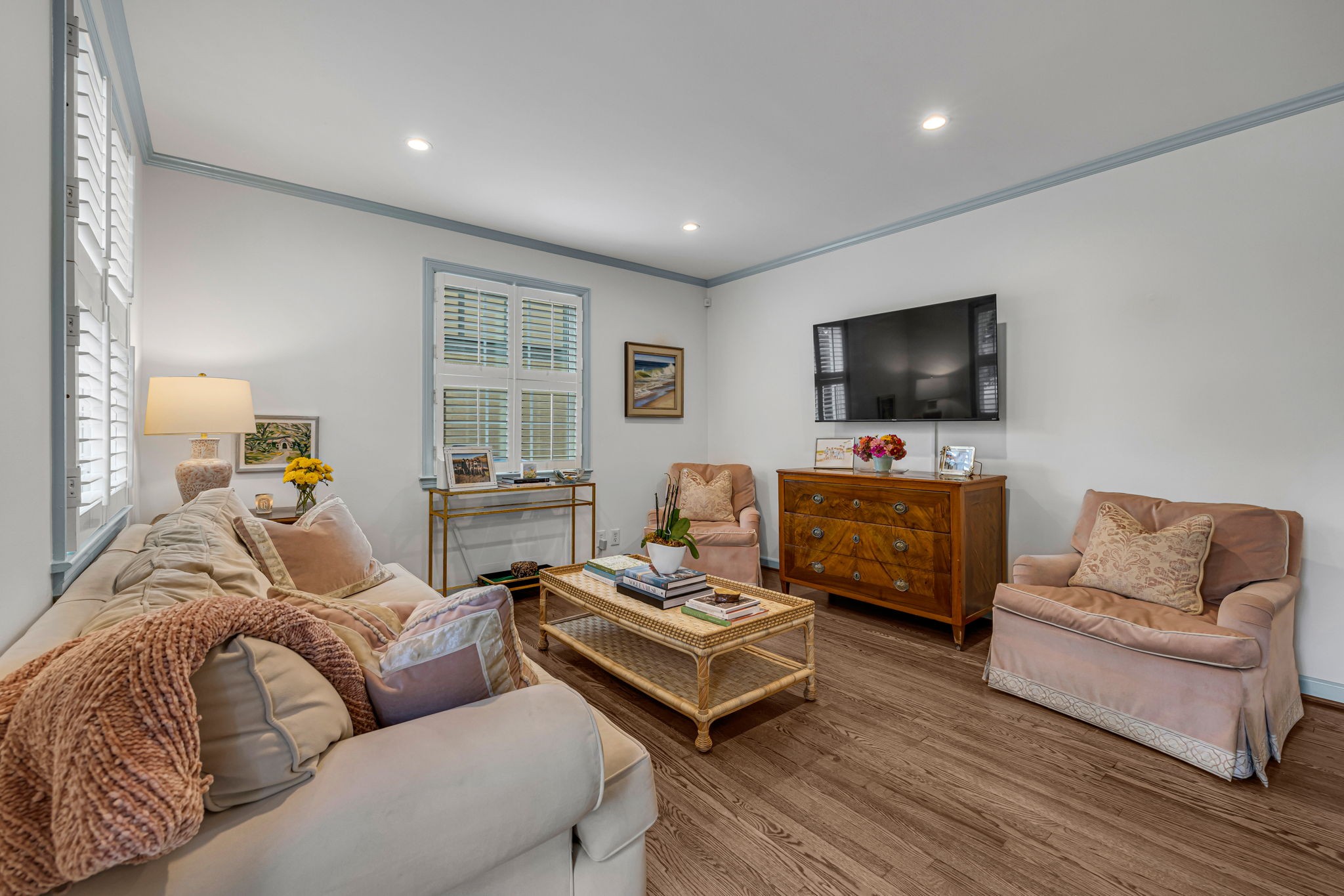 4208 Aberdeen Road Nashville, TN 37205 - Photo 7 of 37 a living room with furniture and a flat screen tv