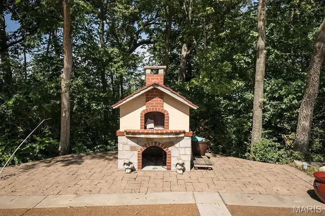 $749,900 | 735 River Hills Drive, Fenton, MO 63026