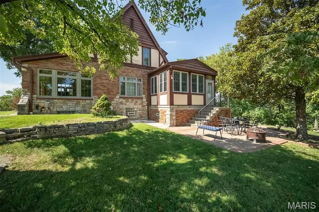 $749,900 | 735 River Hills Drive, Fenton, MO 63026