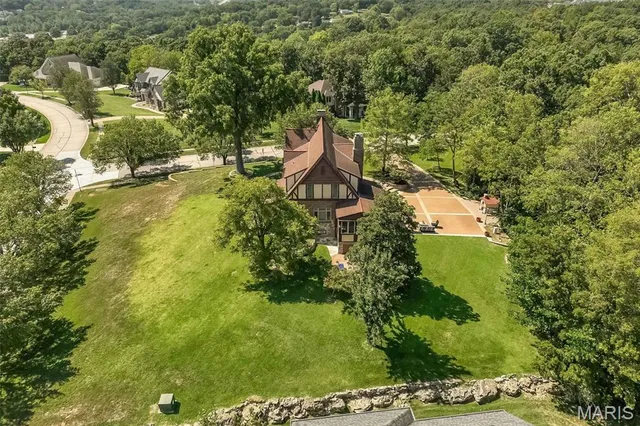 $749,900 | 735 River Hills Drive, Fenton, MO 63026