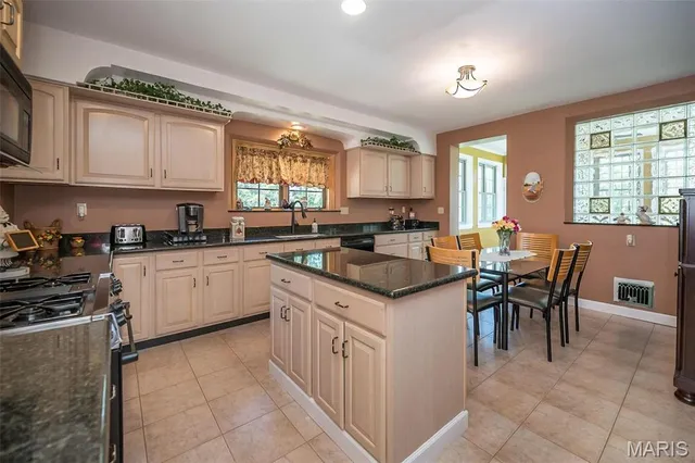 $749,900 | 735 River Hills Drive, Fenton, MO 63026