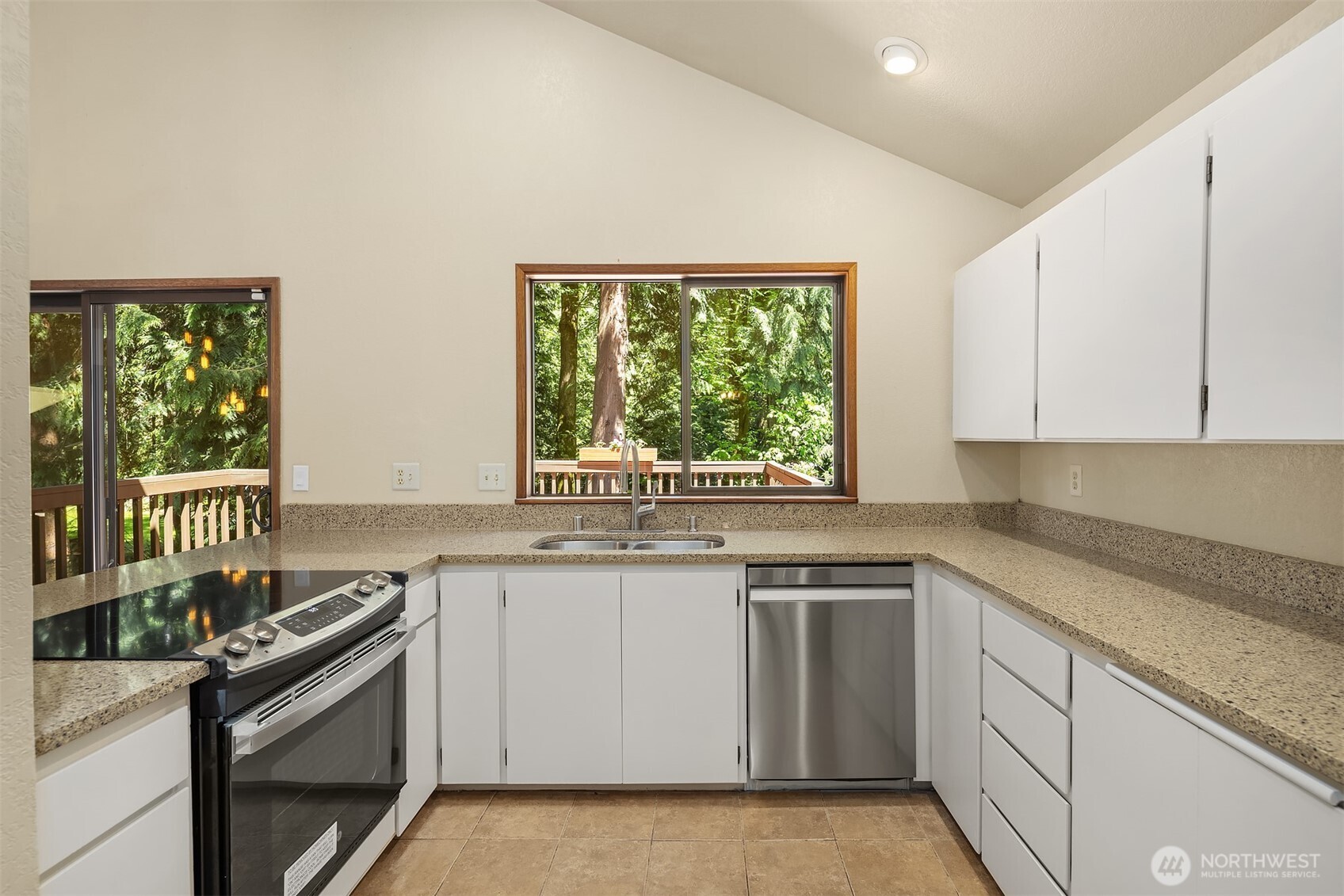 13303 48th Place West Edmonds, WA 98026 - Photo 12 of 40