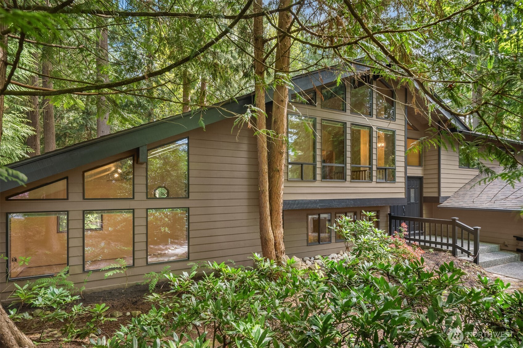 13303 48th Place West Edmonds, WA 98026 - Photo 2 of 40