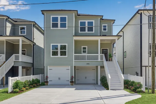 $459,999 | 3845 Water Street, Dickinson, TX 77539