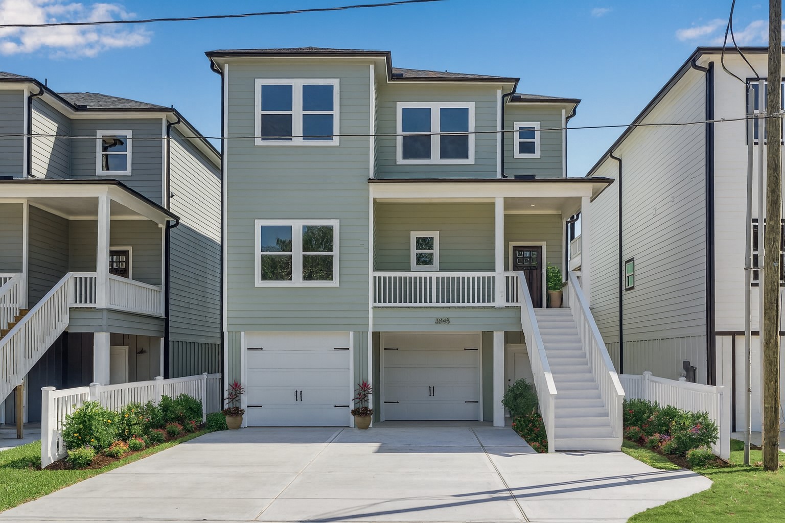 Soak it up with coastal living at Water Street with access to Dickinson Bayou. This photo has been virtually enhanced.