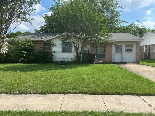 $229,900 | 2812 East 15th Street, Plano, TX 75074