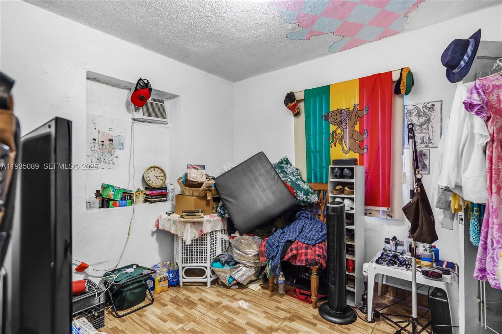 191 Northwest 83rd Street Miami, FL 33150 - Photo 15 of 35 a room with musical instruments