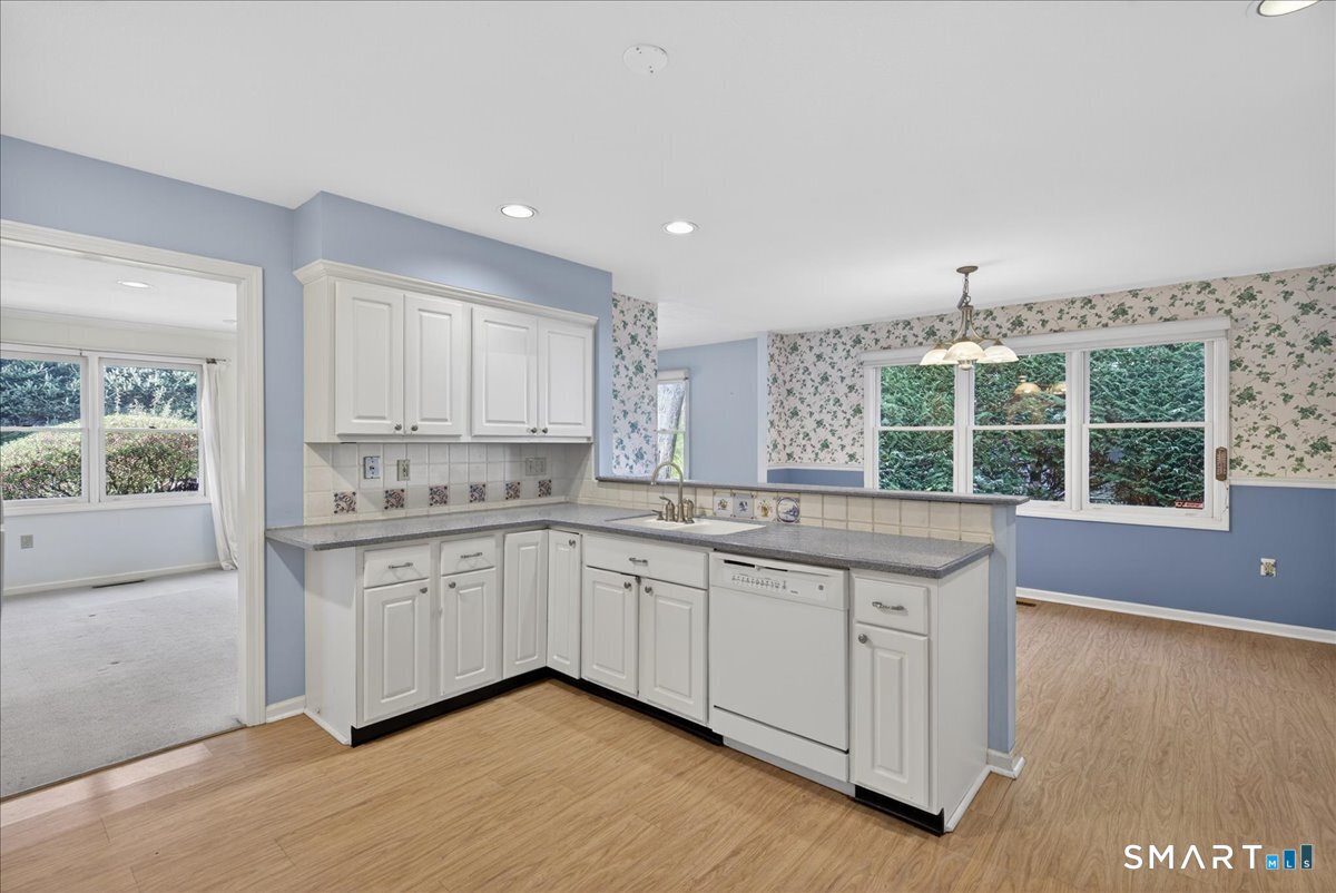 17 Canterbury Road, Unit 17 Hamden, CT 06514 - Photo 12 of 40