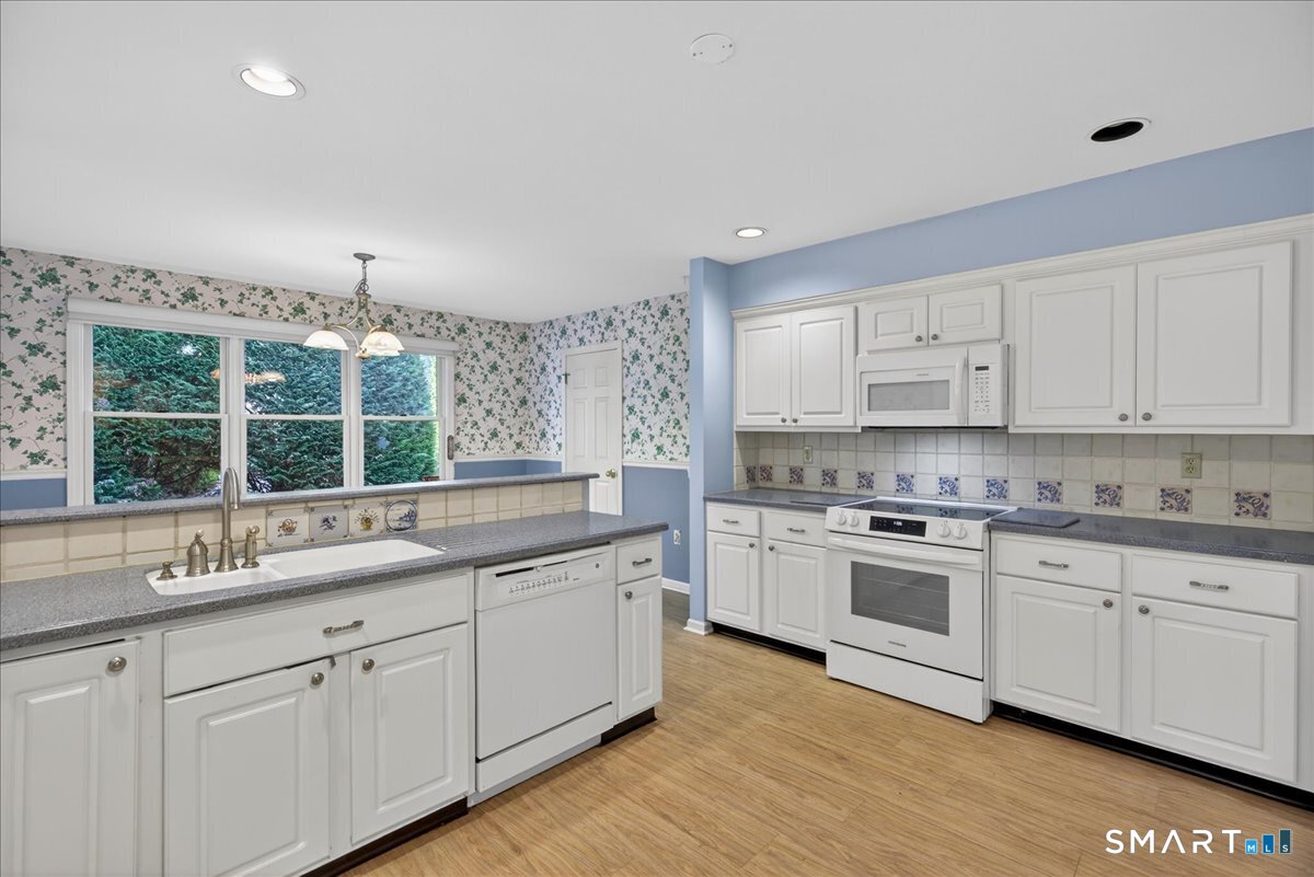 17 Canterbury Road, Unit 17 Hamden, CT 06514 - Photo 14 of 40