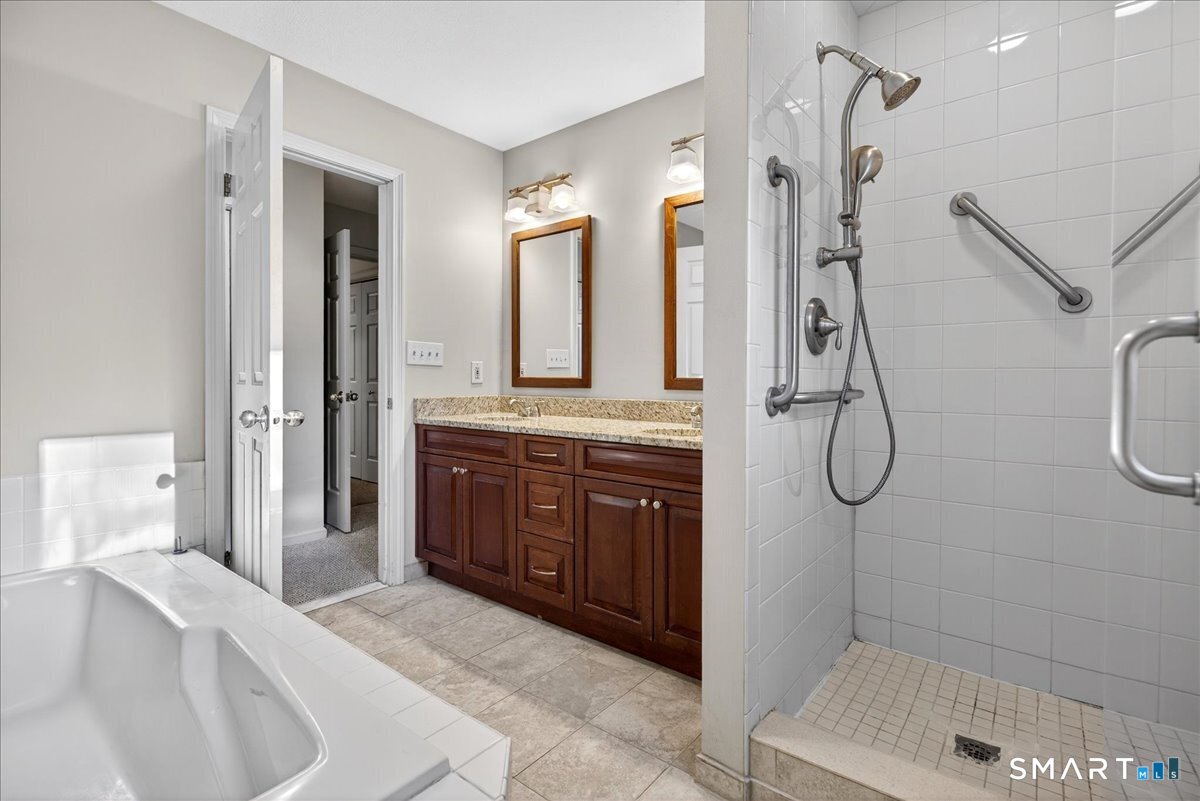 17 Canterbury Road, Unit 17 Hamden, CT 06514 - Photo 21 of 40