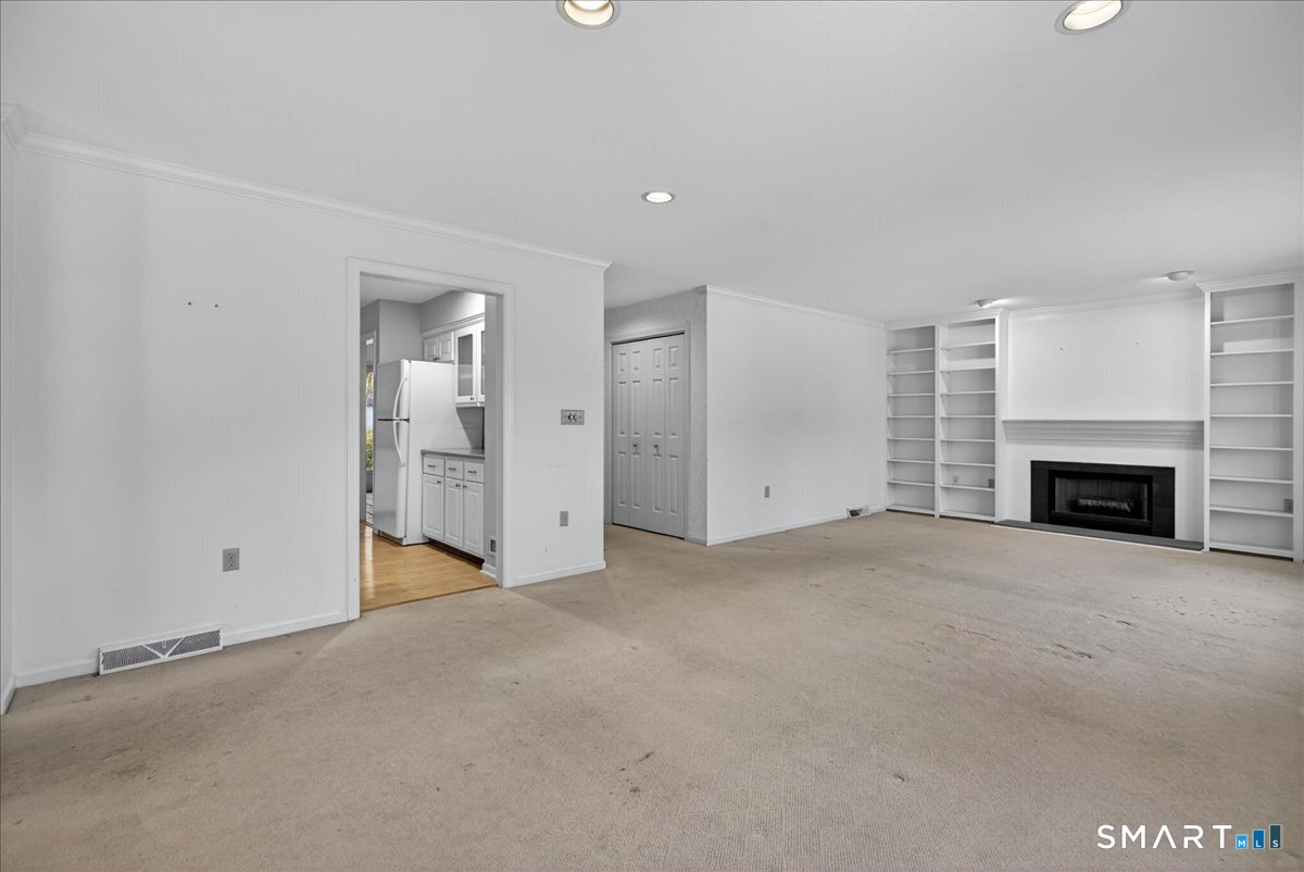 17 Canterbury Road, Unit 17 Hamden, CT 06514 - Photo 4 of 40