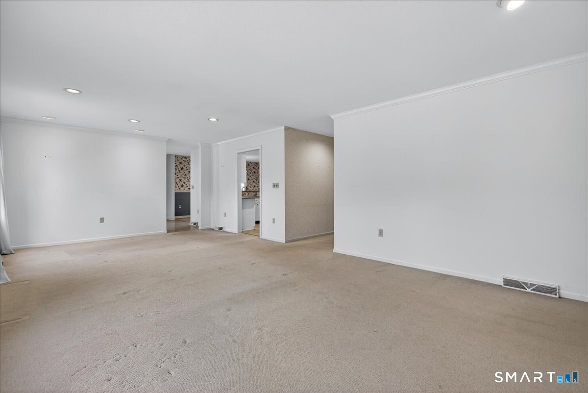 17 Canterbury Road, Unit 17 Hamden, CT 06514 - Photo 8 of 40