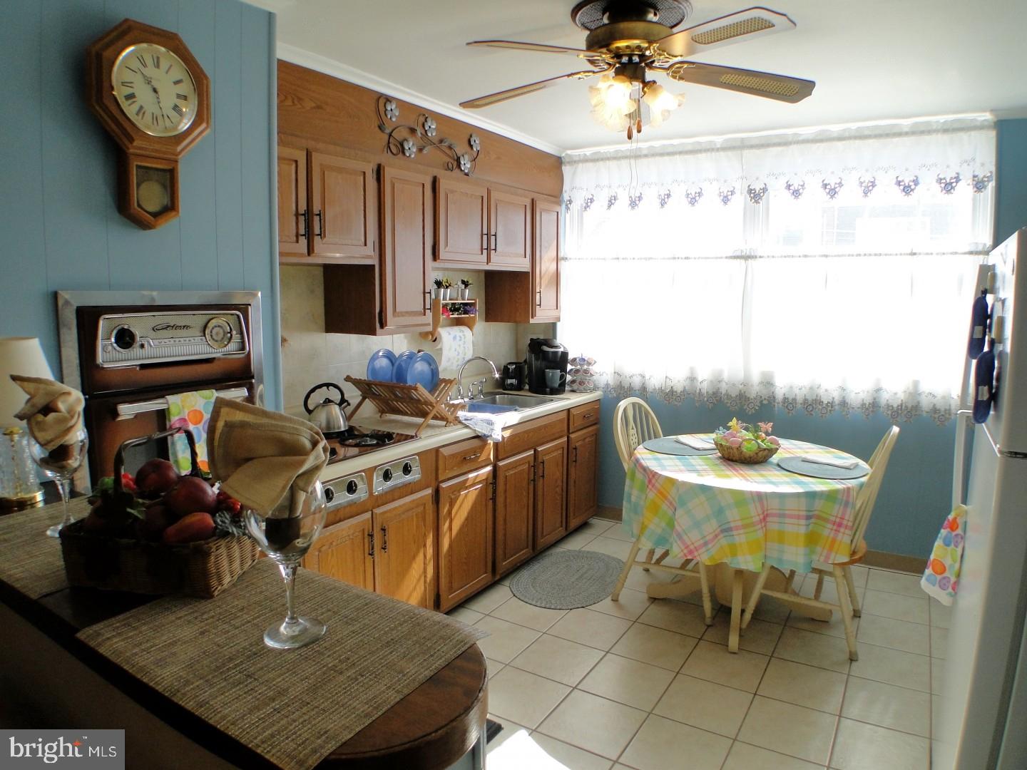 4204 Lawnside Road Philadelphia, PA 19154 - Photo 11 of 25 Kitchen