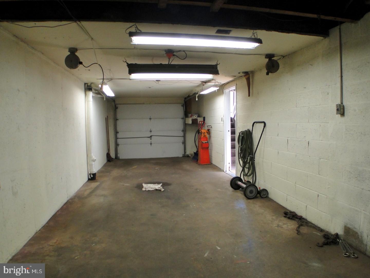 4204 Lawnside Road Philadelphia, PA 19154 - Photo 24 of 25 Garage