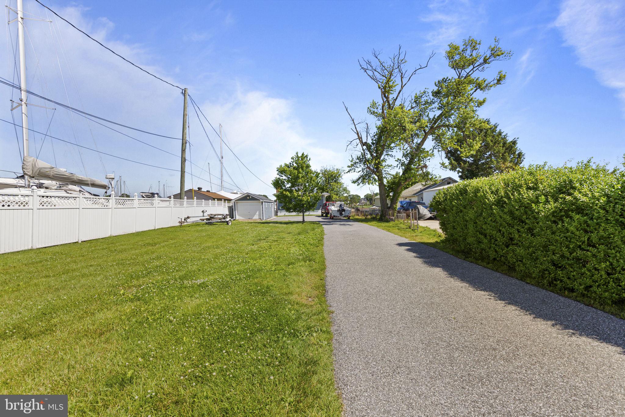 7212 Bay Front Road Baltimore, MD 21219 - Photo 32 of 37