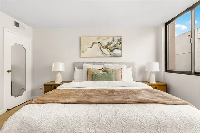 $365,000 | 421 South Lafayette Park Place, Unit 624, Los Angeles, CA 90057