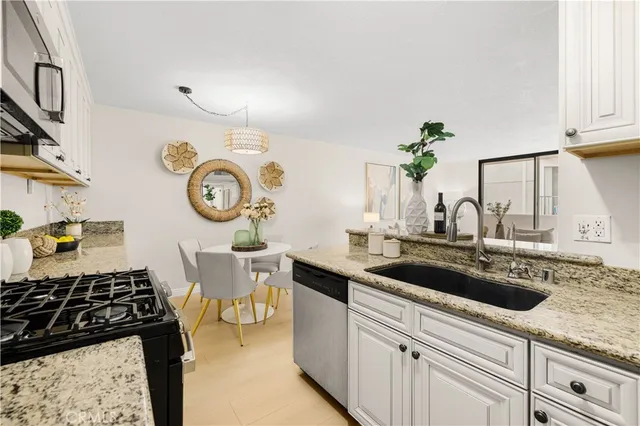 $365,000 | 421 South Lafayette Park Place, Unit 624, Los Angeles, CA 90057
