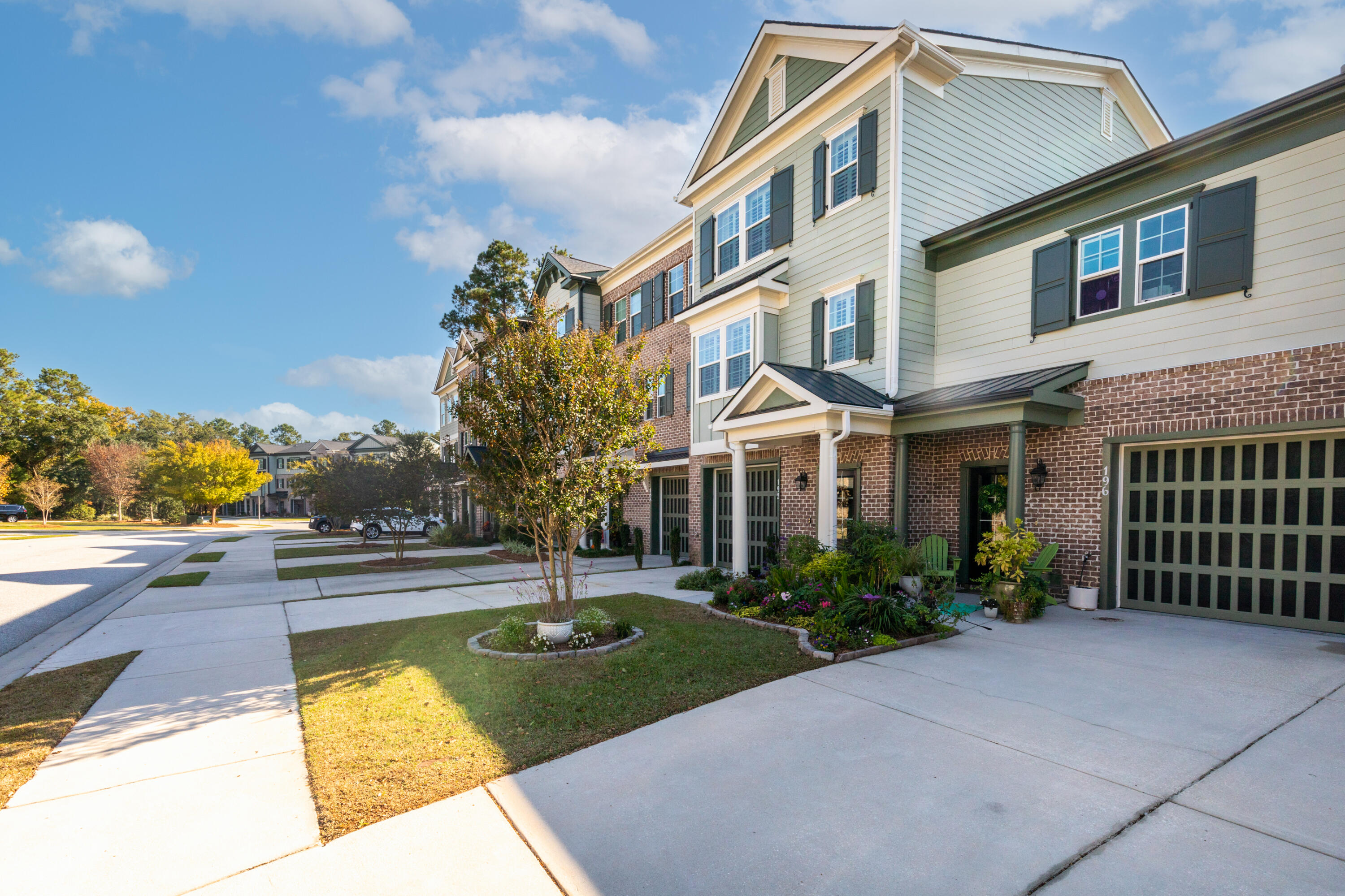 192 Slipper Shell Court Mount Pleasant, SC 29464 - Photo 2 of 46 192SlipperShellCourt-KeenEyeMarketing-00