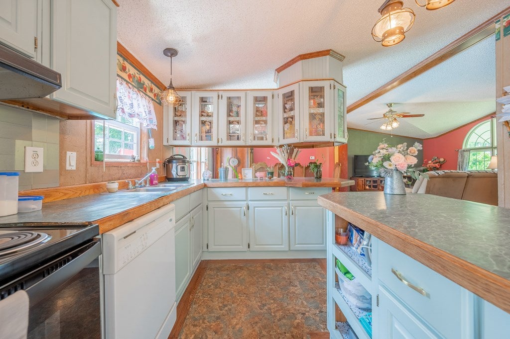 776 Rakestown Road Ivanhoe, VA 24350 - Photo 22 of 75 Gallery Image 22