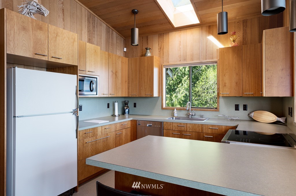 7017 Rudy Way Clinton, WA 98236 - Photo 11 of 35 Gallery Image 11