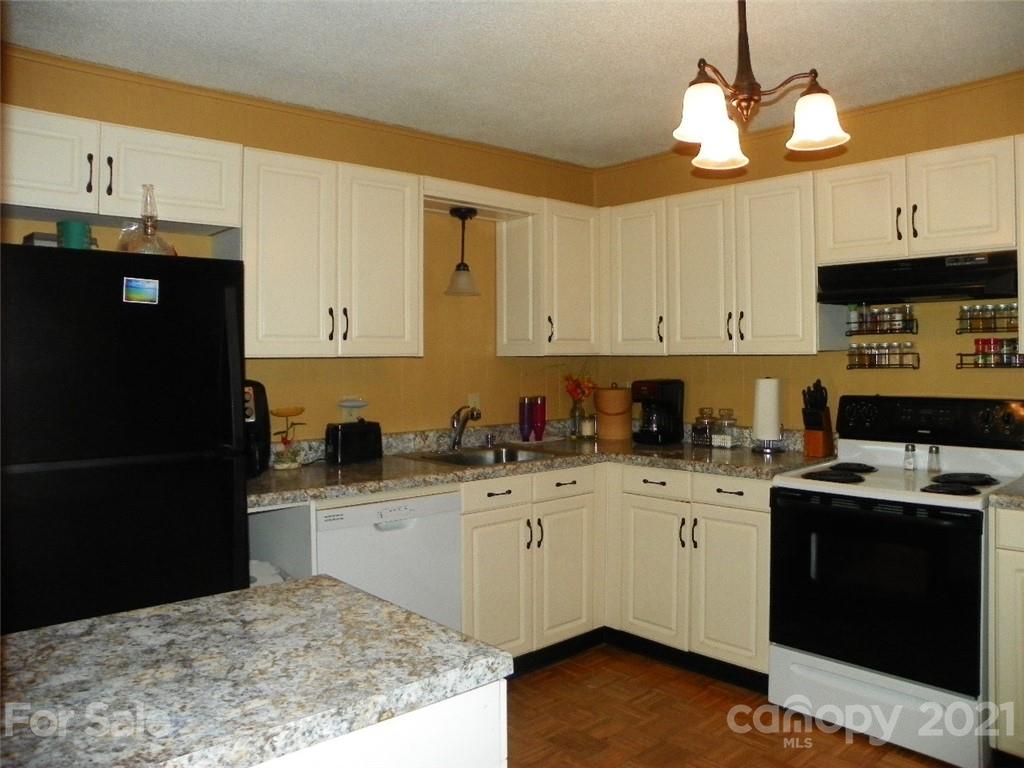 189 Shoreline Road, Unit 38/ New London, NC 28127 - Photo 10 of 16 Gallery Image 10