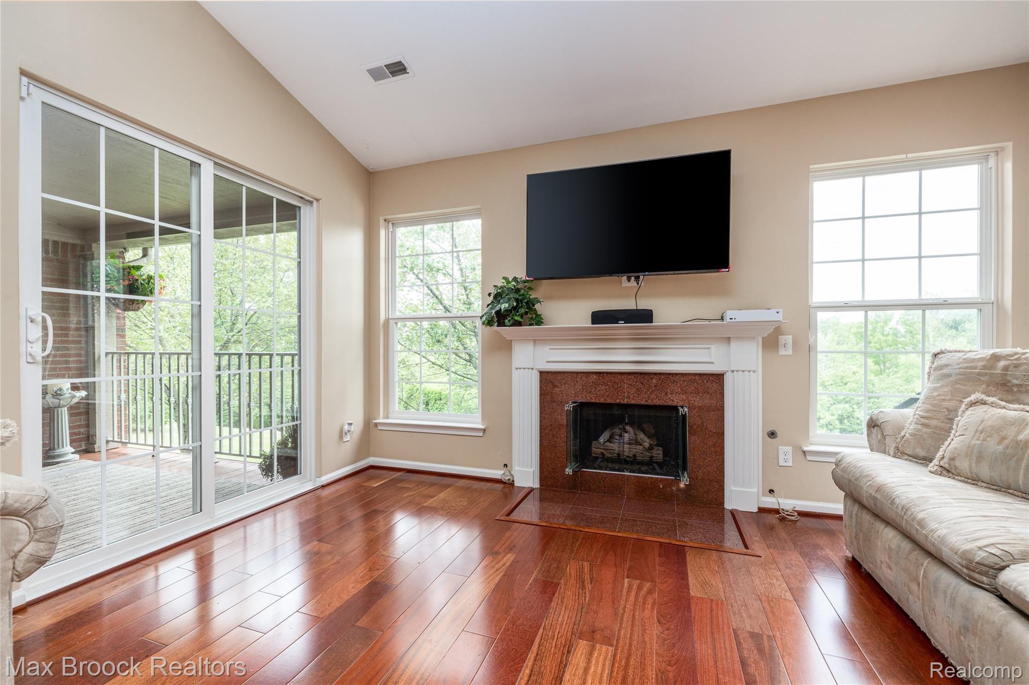 3434 Tremonte Circle Rochester, MI 48306 - Photo 6 of 22 2E2A5902-Edit.jpg
