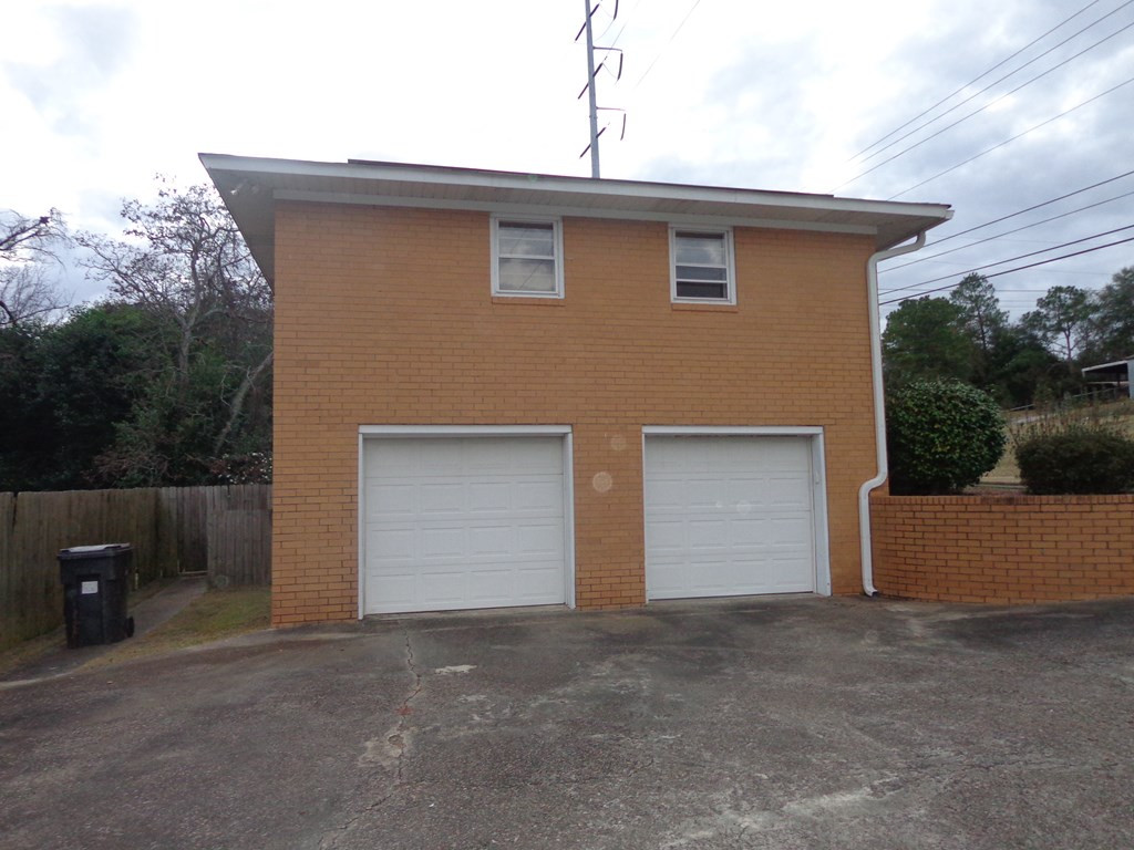 2216 Windsor Spring Road Augusta, GA 30906 - Photo 4 of 17 Double basement garage