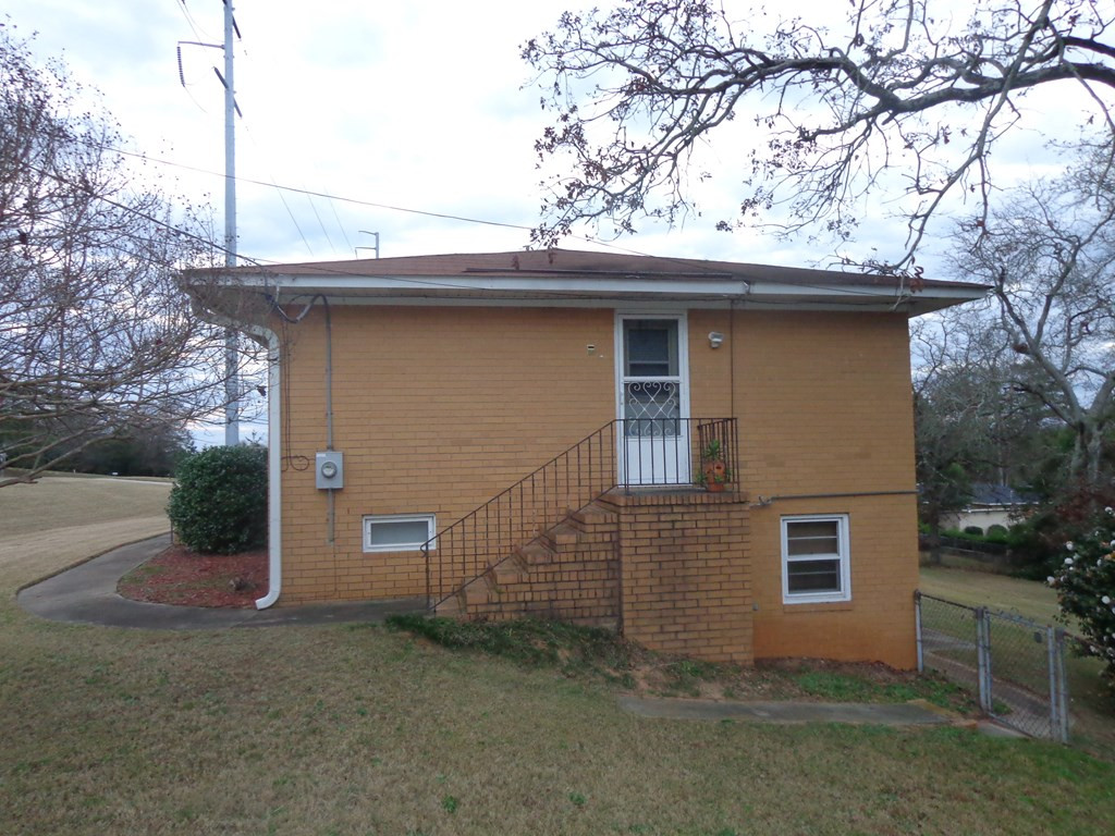 2216 Windsor Spring Road Augusta, GA 30906 - Photo 6 of 17 Right of house, kitchen entrance