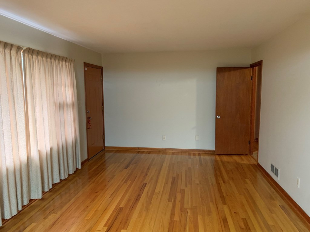 2216 Windsor Spring Road Augusta, GA 30906 - Photo 10 of 17 Living Room