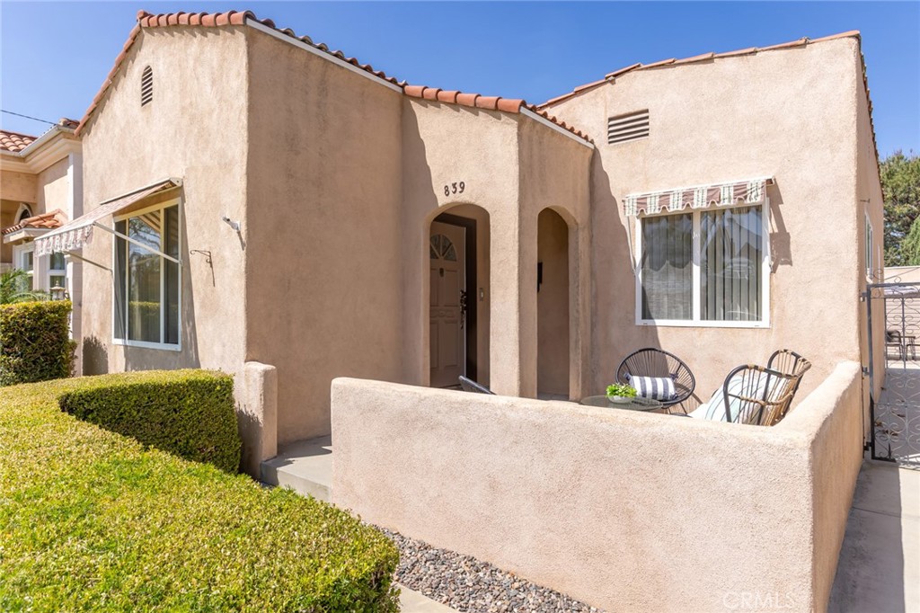 839 East Fairmount Road Burbank, CA 91501 - Photo 2 of 23 Gallery Image 2