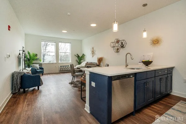 $2,100 | 18 West Main Street, Unit 207, Bound Brook, NJ 08805