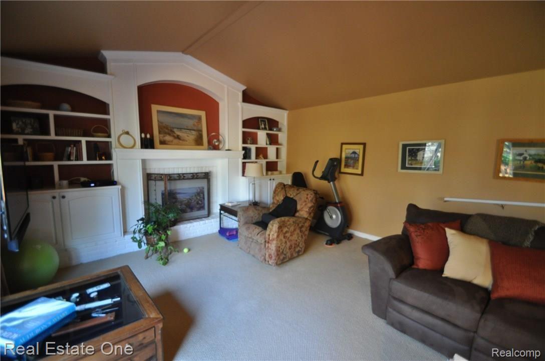 1286 Hathaway Rising Rochester, MI 48306 - Photo 10 of 33 11.JPG
