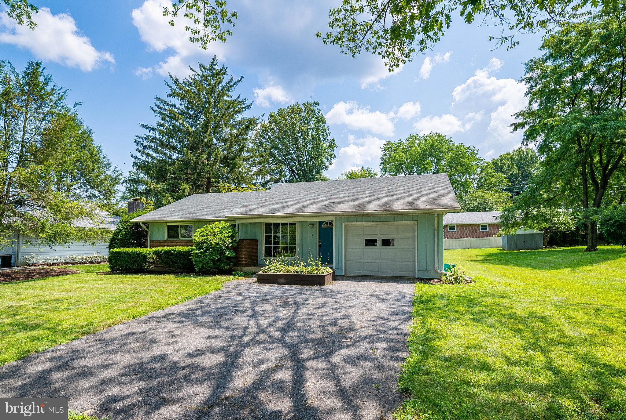 12 Larchwood Road Reading, PA 19610 - Photo 2 of 19 Gallery Image 2