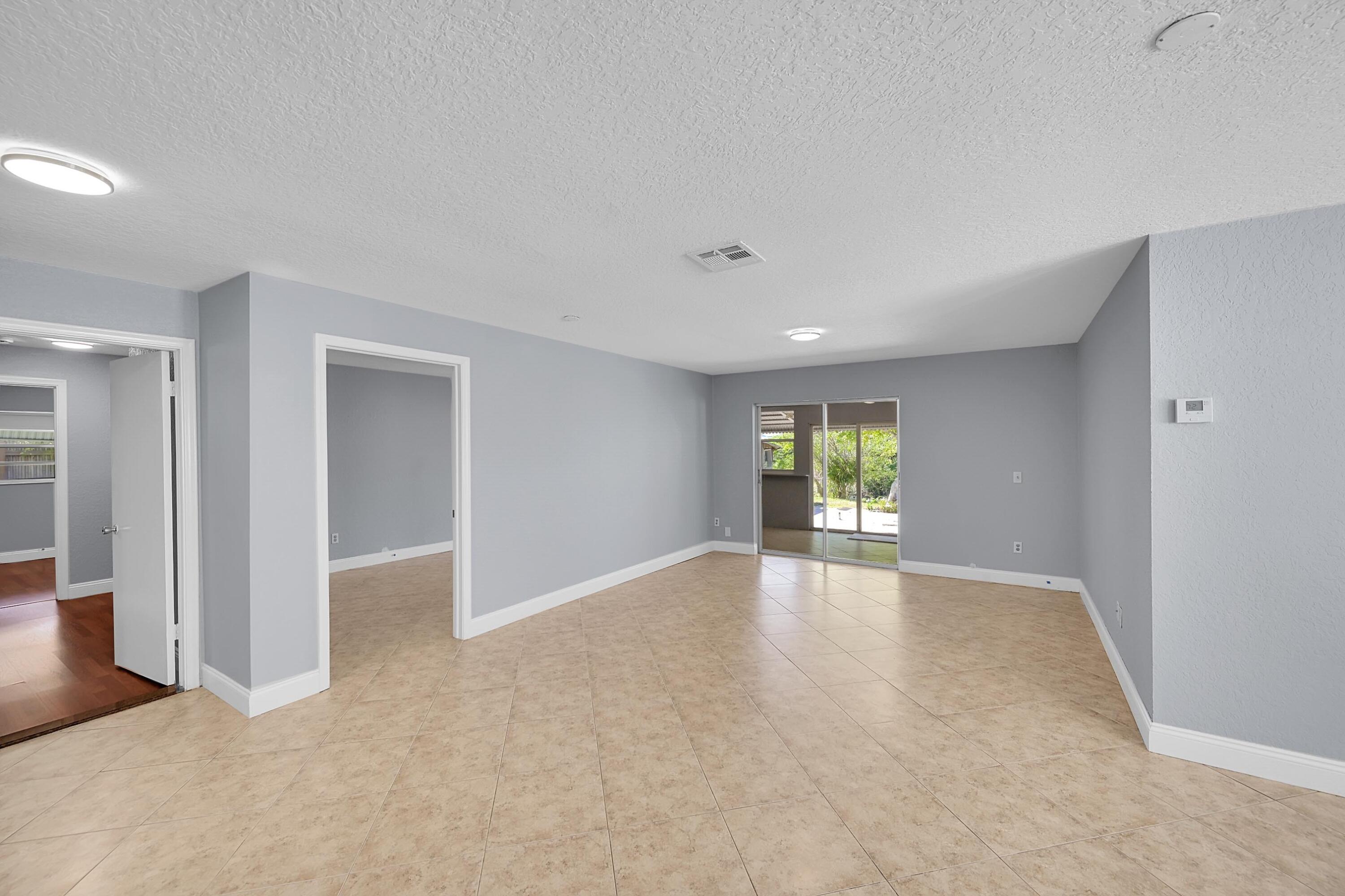 9174 Southwest 2nd Street Boca Raton, FL 33428 - Photo 8 of 28 Living Room