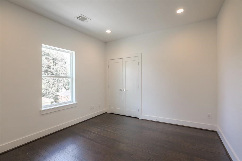 7714 Jacquelyn Oaks Road Houston, TX 77055 - Photo 16 of 19 Secondary Bedroom **Photos are from previous listing**