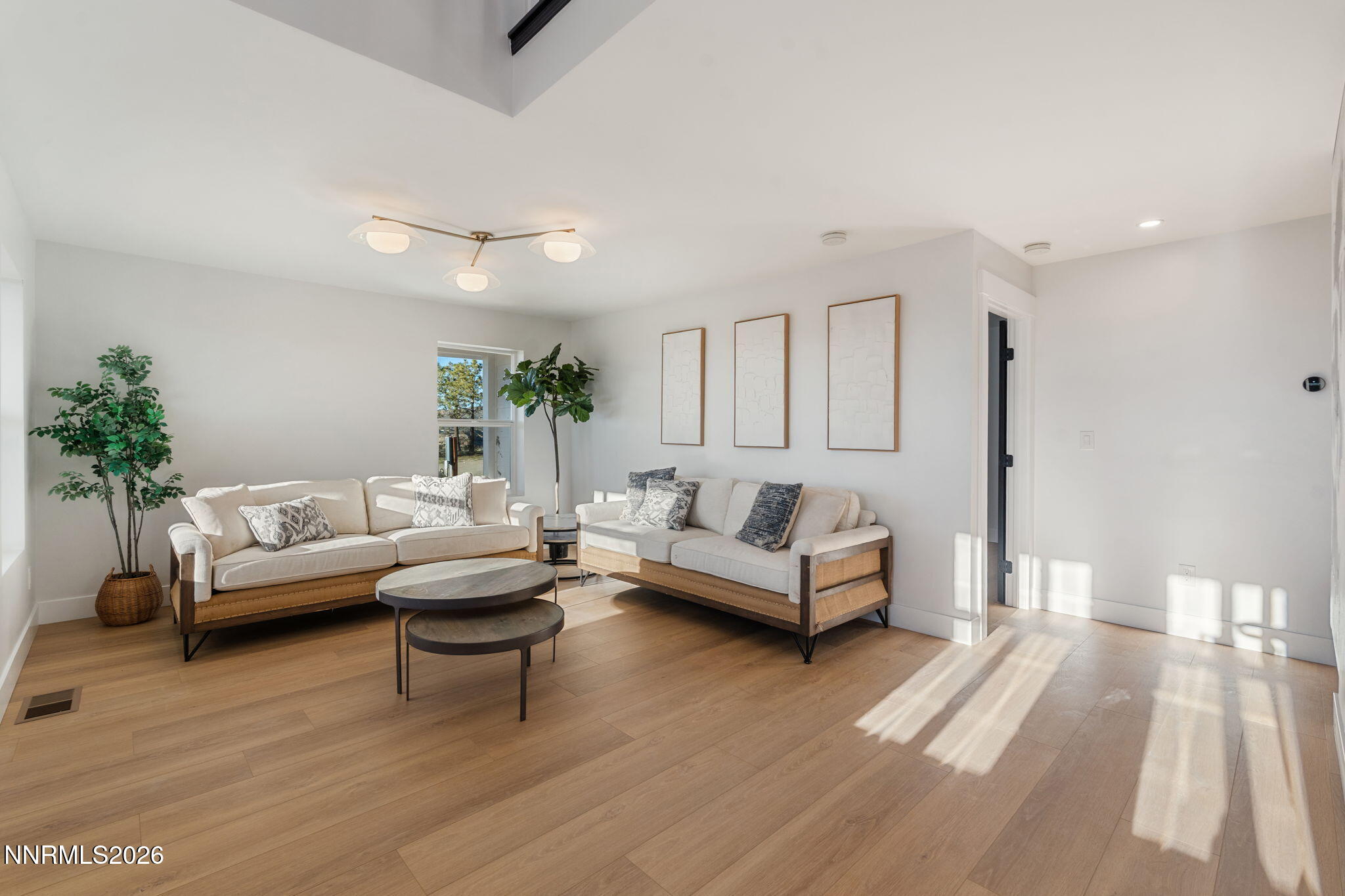 680 Rowe Place Sparks, NV 89441 - Photo 9 of 87 31-web-or-mls-DSC01179