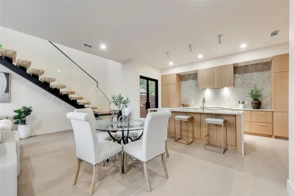 $10,000 | 1622 Sylvan Avenue, Dallas, TX 75208