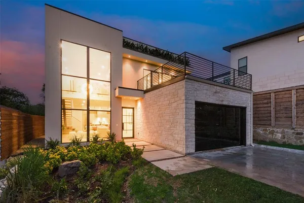 $10,000 | 1622 Sylvan Avenue, Dallas, TX 75208