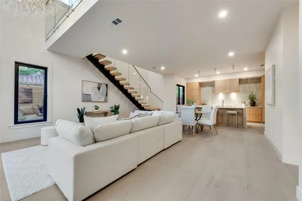 $10,000 | 1622 Sylvan Avenue, Dallas, TX 75208