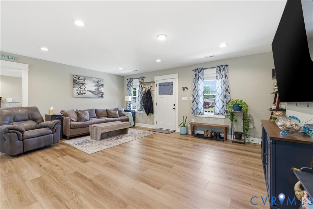 621 Horseshoe Road Jarratt, VA 23867 - Photo 6 of 29
