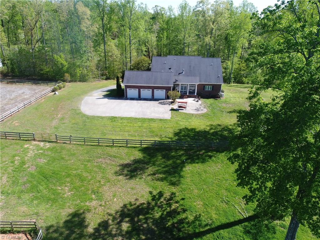 299 Fairfield Road Reidsville, NC 27320 - Photo 4 of 30 Gallery Image 4